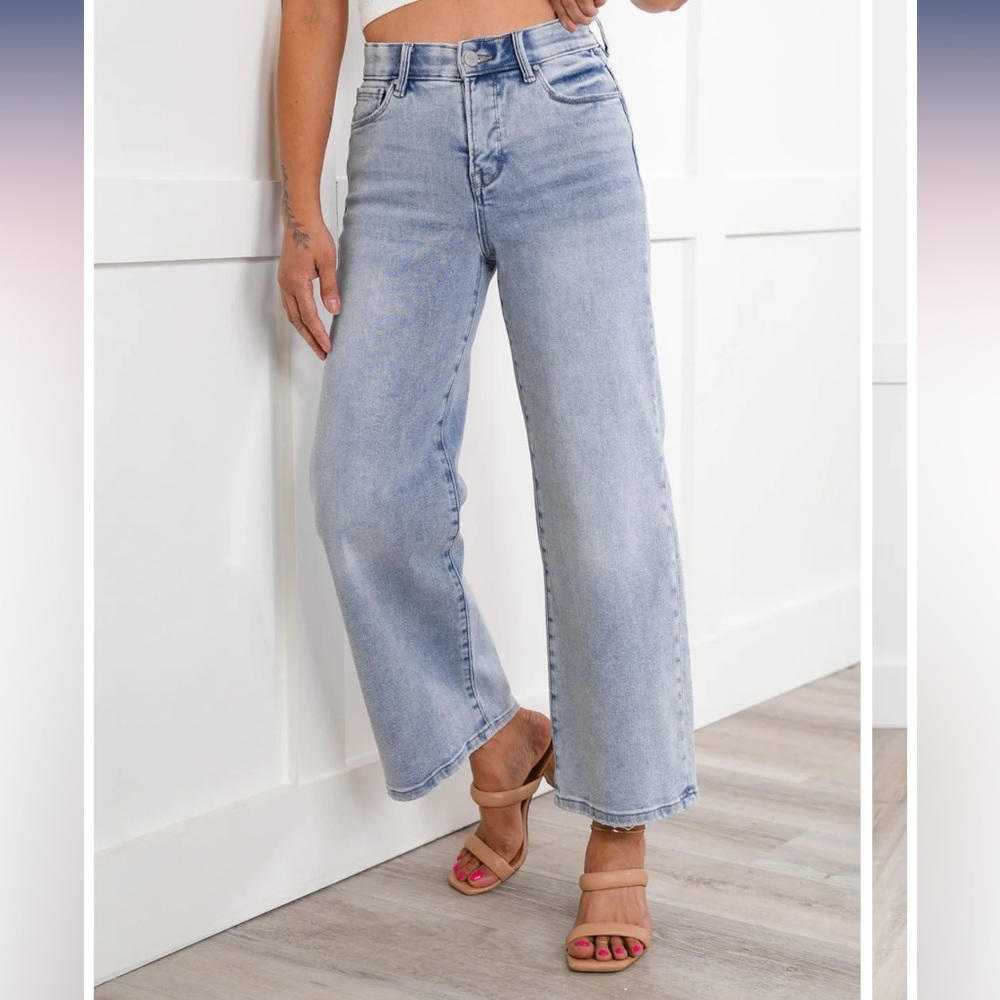 Women's Tummy Control Light Blue Jeans Size 9